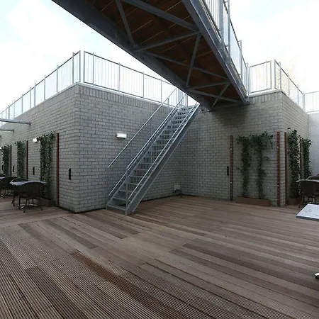 What are the best hotels near Museum Jan Cunen? Hotel 3*