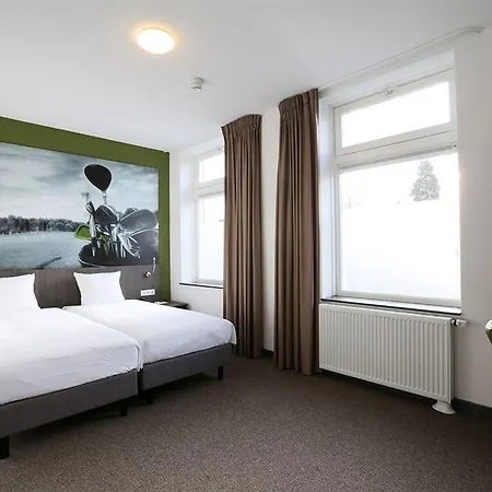 What are the best hotels near Museum Jan Cunen? Hotel Berghem