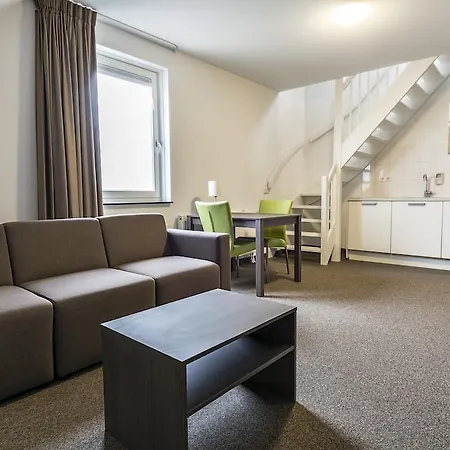 Hotel What are the best hotels near Museum Jan Cunen? 3*