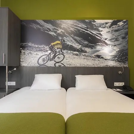 What are the best hotels near Museum Jan Cunen? 3*