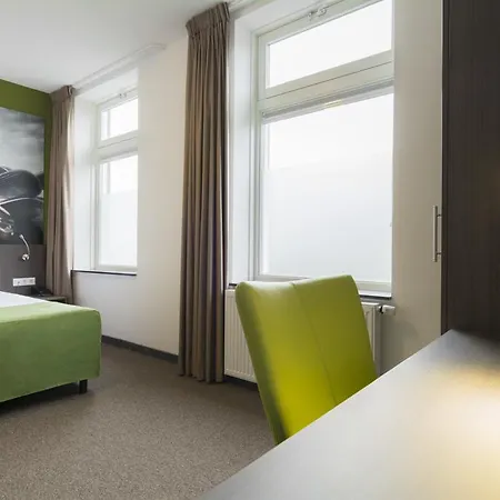 Hotel What are the best hotels near Museum Jan Cunen? 3*