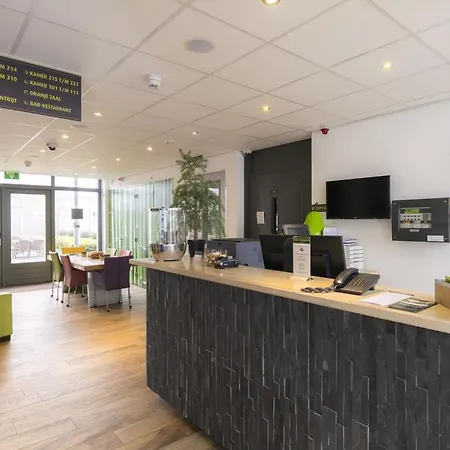 What are the best hotels near Museum Jan Cunen?