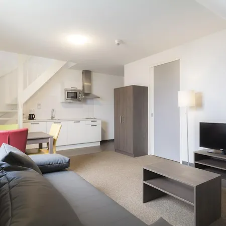 What are the best hotels near Museum Jan Cunen? Hotel 3*