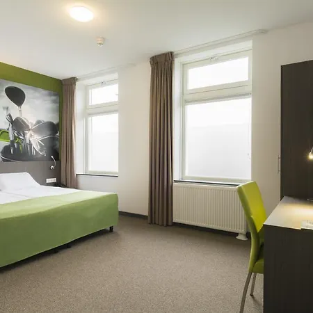 Hotel What are the best hotels near Museum Jan Cunen?