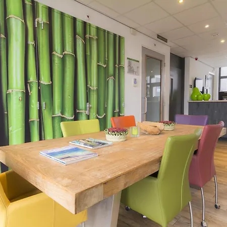 What are the best hotels near Museum Jan Cunen? Hotel 3*