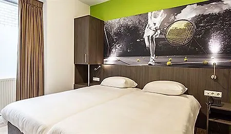 What are the best hotels near Museum Jan Cunen? Hotel Berghem