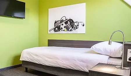 What are the best hotels near Museum Jan Cunen? 3*