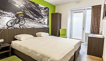 What are the best hotels near Museum Jan Cunen? Hotel