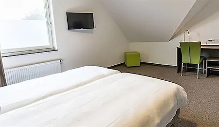 What are the best hotels near Museum Jan Cunen? 3*
