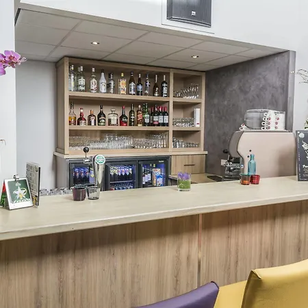 What are the best hotels near Museum Jan Cunen? 3*