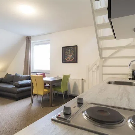 What are the best hotels near Museum Jan Cunen? Hotel 3*